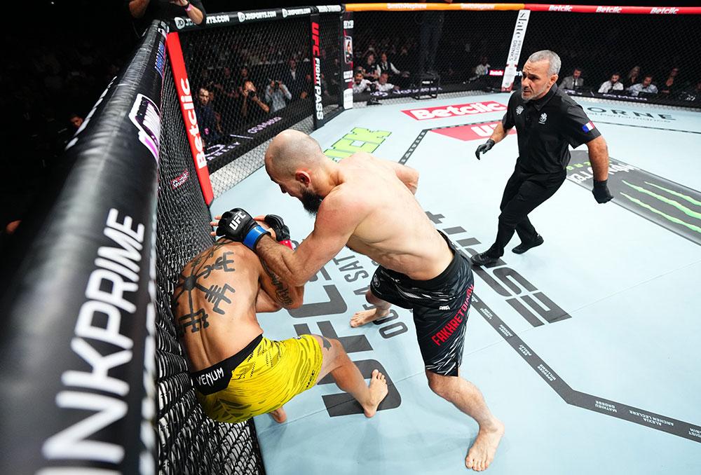 Rinat Fakhretdinov démolit Andreas Gustafsson par TKO en moins d'une minute à l'UFC Paris