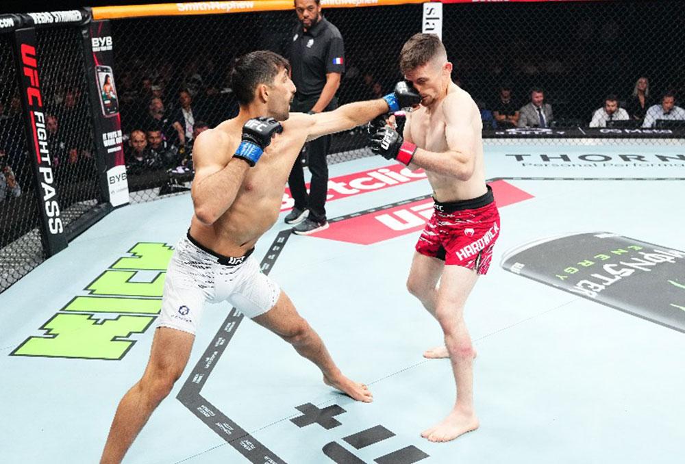 Une démonstration magistrale en trois minutes permet à Kaue Fernandes de s'imposer face au nouveau venu Harry Hardwick | UFC Paris