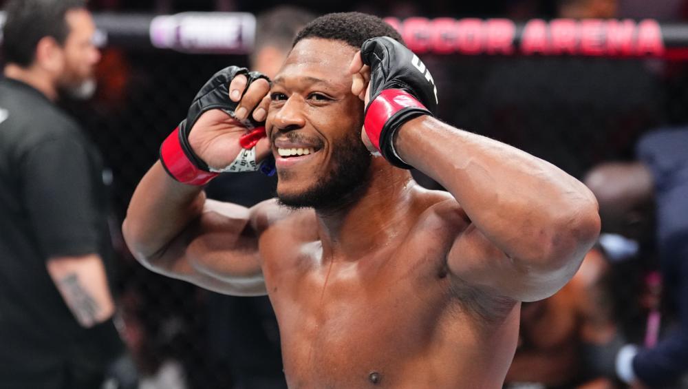 Oumar Sy renoue avec la victoire et enflamme l'arène parisienne en clôture de la carte préliminaire de l'UFC Paris