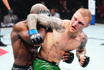 Mason Jones enchaîne une sixième victoire consécutive en stoppant Bolaji Oki au deuxième round | UFC Paris