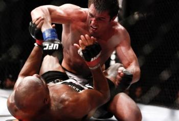 L'octogone révèle le courage surhumain de guerriers qui repoussent les limites de l'endurance dans des duels d'une brutalité mémorable