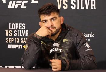 Kelvin Gastelum réalise un rêve en combattant et en gagnant lors de la Noche UFC pour honorer ses origines mexicaines
