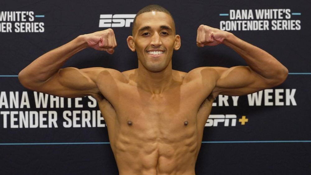 L'invaincu Cody Chovancek met son bilan parfait en jeu face au dangereux Raphael Uchegbu | DWCS 82