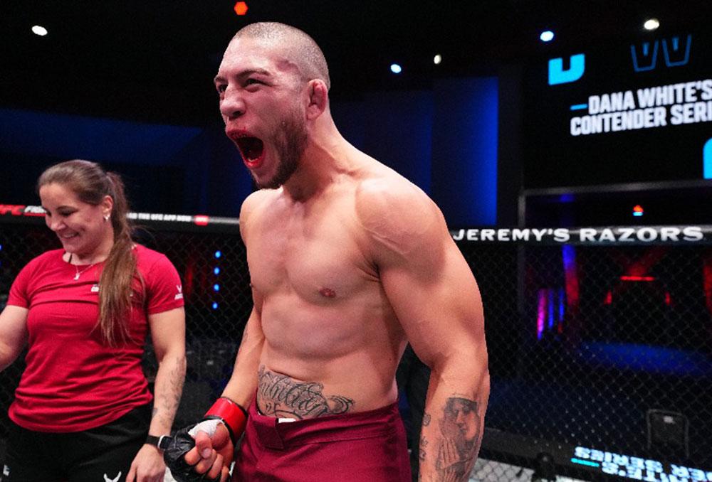 https://www.ufc-fr.com/data/actualite/11352/large/rafael-tobias-soumet-jair-de-oliveira-par-etranglement-des-le-premier-round-dwcs-83-photo___ID_2025-09-24-02-31-04_11352.jpg