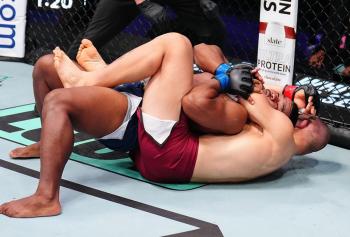 Rafael Tobias soumet Jair de Oliveira par étranglement dès le premier round | DWCS 83