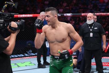 Cam Rowston s'impose par TKO sur Andre Petroski dès le premier round à l'UFC Perth