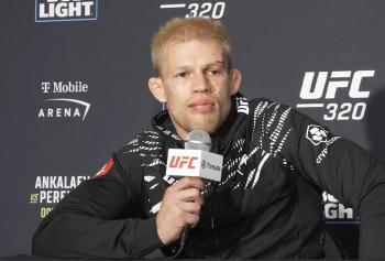 Jakub Wiklacz critique sa performance malgré une victoire de prestige | UFC 320