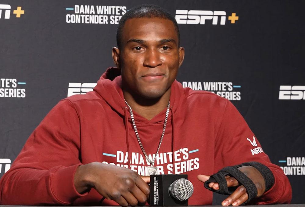 Michael Oliveira attribue son sang-froid de finisseur à son passé dans l'armée | DWCS 86