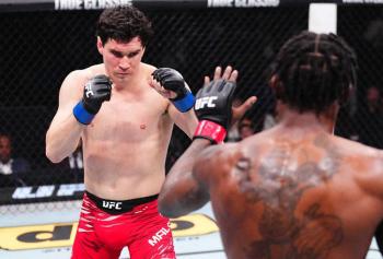 Mike Malott se rapproche du top 15 en battant Kevin Holland par décision | UFC Vancouver
