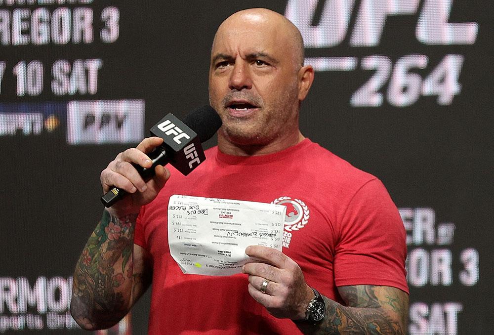 Joe Rogan désigne Jones contre Pereira comme « le plus grand combat de l'histoire »