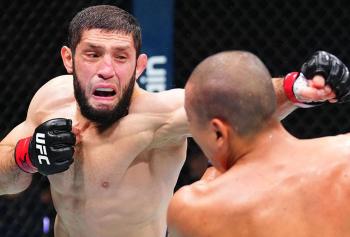 Ikram Aliskerov franchit un cap décisif en maîtrisant le vétéran Jun Yong Park | UFC 321