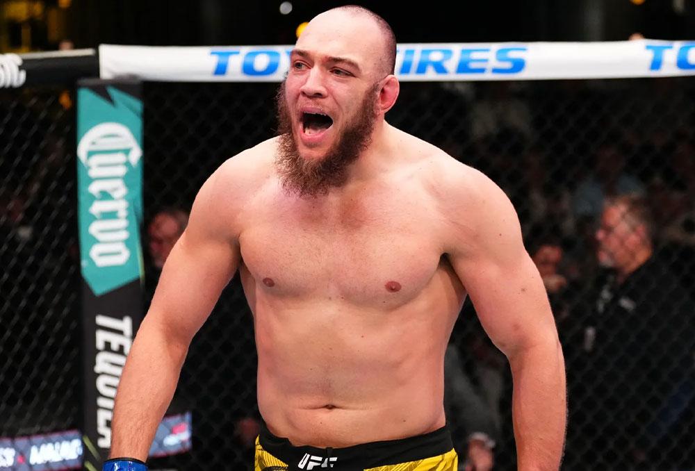Valter Walker révèle s'être fracturé le péroné gauche lors de sa victoire éclair à l'UFC 321