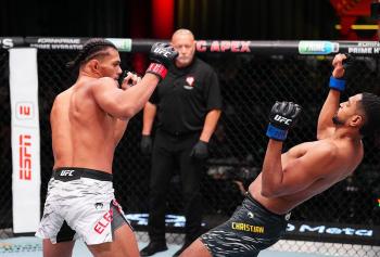Billy Elekana foudroie Kevin Christian d'une droite avant de le finaliser | UFC Vegas 110