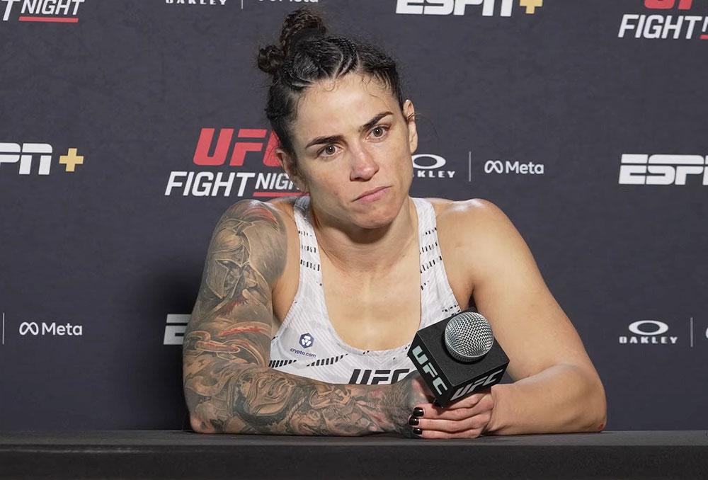 Norma Dumont reçoit sa ceinture noire de jiu-jitsu après sa victoire | UFC Vegas 110