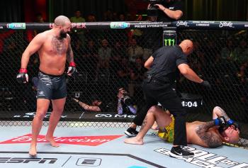 Josh Hokit s'impose par TKO en 56 secondes contre Max Gimenis | UFC Vegas 111