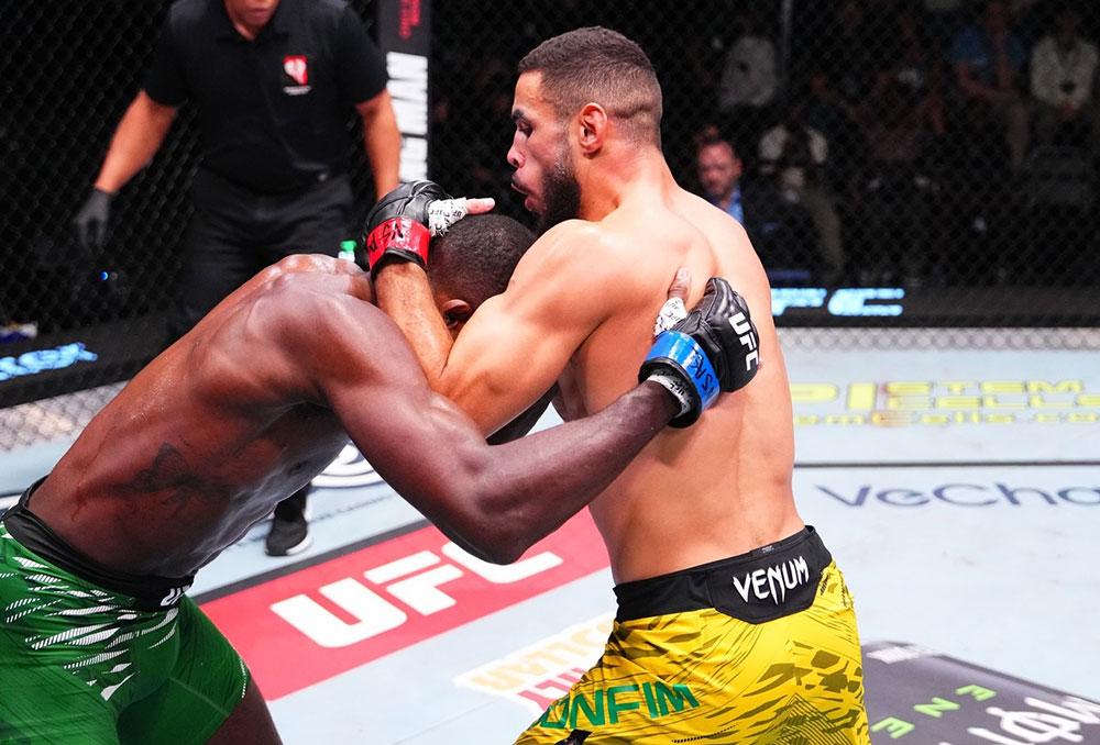 Gabriel Bonfim stoppe Randy Brown par KO d'un coup de genou au R2 | UFC Vegas 111