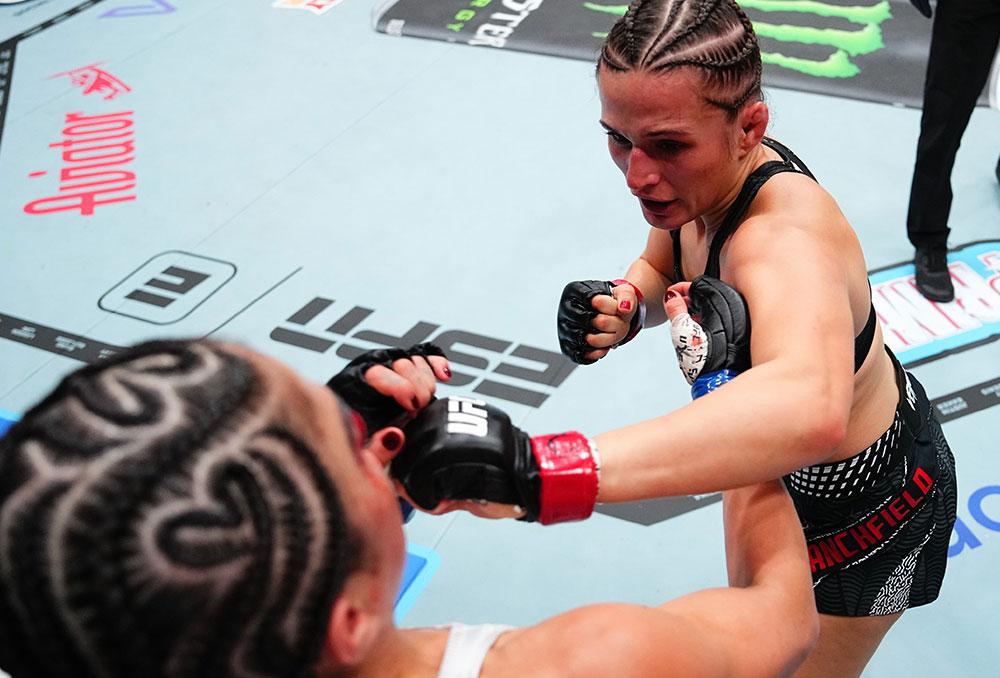 https://www.ufc-fr.com/data/actualite/11897/large/erin-blanchfield-prend-sa-revanche-et-soumet-tracy-cortez-au-round-2-ufc-322-photo___ID_2025-11-16-03-09-28_11897.jpg