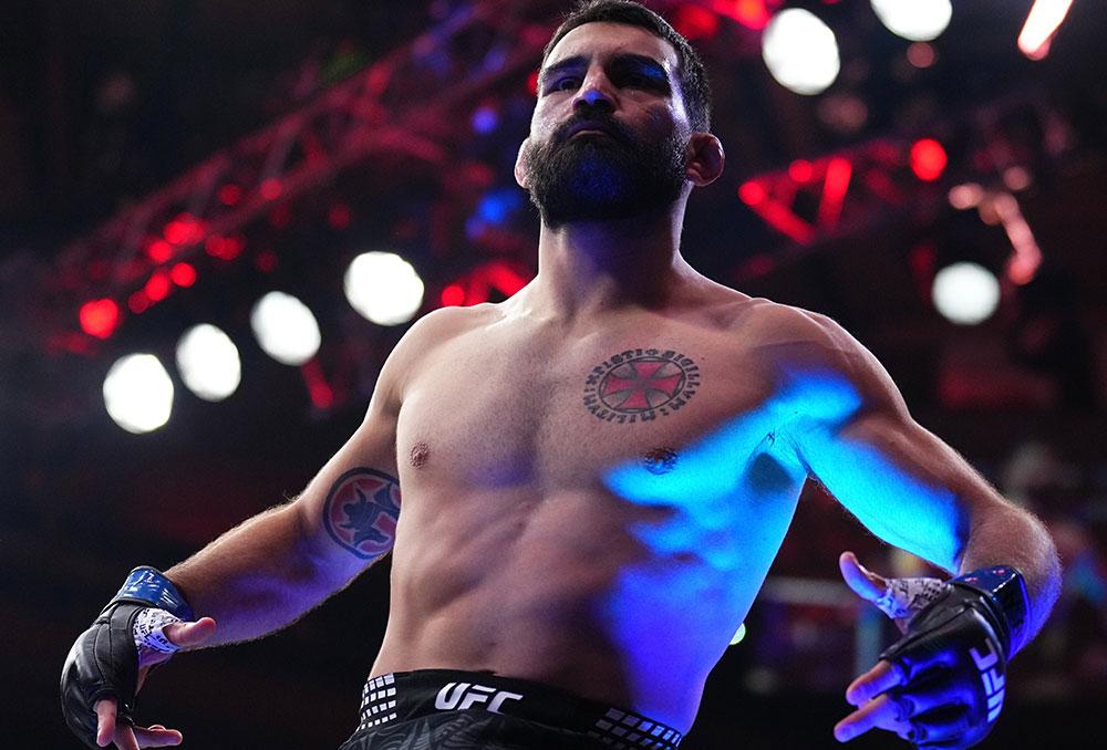 Benoit Saint-Denis électrocute Beneil Dariush en 16 secondes pour un KO record | UFC 322