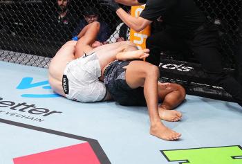 Abdul Rakhman Yakhyaev soumet Rafael Cerqueira en trente-trois secondes pour ses débuts | UFC Qatar