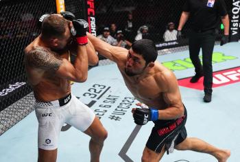 Myktybek Orolbai foudroie le vétéran Jack Hermansson dès le premier round | UFC Qatar