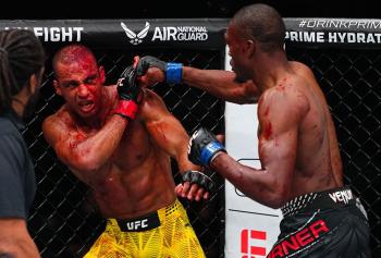 Jalin Turner expédie Edson Barboza au tapis et relance sa carrière chez les poids légers | UFC 323