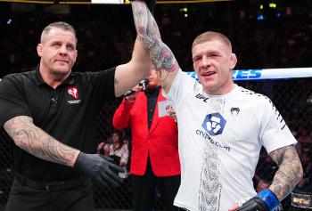 Chris Duncan brise l'élan de Terrance McKinney d'un coup de coude avant de le finaliser au sol | UFC 323