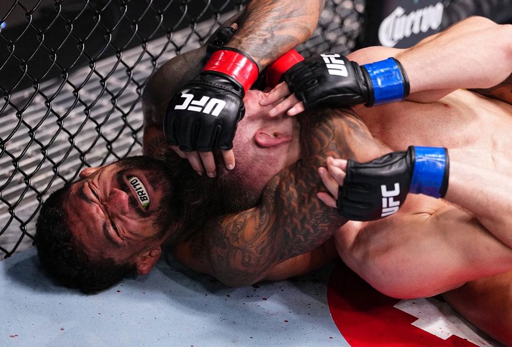 Joanderson Brito met fin à sa série de défaites en dominant Isaac Thomson à la décision | UFC on ESPN 73