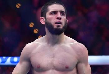 Islam Makhachev décline une proposition de défense de titre pour l’UFC 324 en raison d’un délai de préparation jugé beaucoup trop court