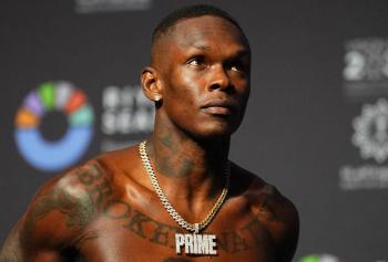 Israel Adesanya affirme que sa victoire contre Alex Pereira était avant tout une quête purement personnelle