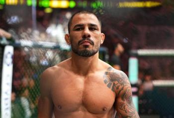 Alexandre Pantoja reprend l’entraînement moins d’un mois après sa blessure au bras lors de l’UFC 323