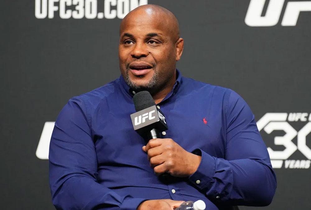 Daniel Cormier affirme qu'il battrait Jon Jones 10-0 dans un combat de lutte et exige une fortune pour le faire
