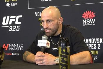 Alexander Volkanovski tourne en dérision la menace de Jean Silva de s'entraîner avec Ilia Topuria | UFC 325