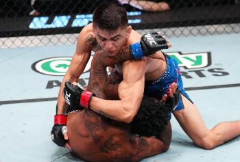 Mario Bautista soumet Vinicius Oliveira au deuxième round et revient dans la colonne des victoires | UFC Fight Night 266