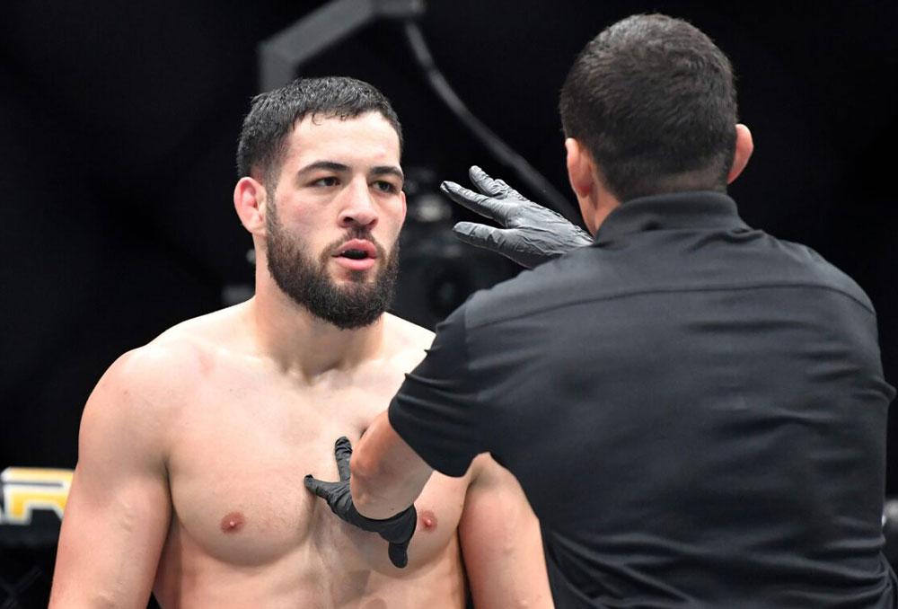 Nassourdine Imavov répond avec mépris aux provocations de Sean Strickland et qualifie l'Américain de simple déchet