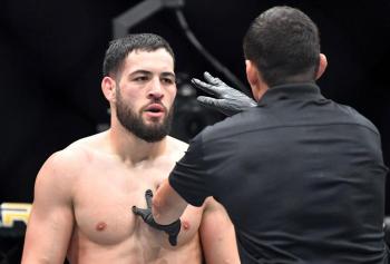 Nassourdine Imavov répond avec mépris aux provocations de Sean Strickland et qualifie l'Américain de simple déchet