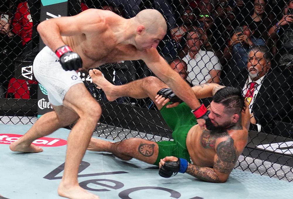 Sean Strickland bat Anthony Hernandez par TKO au terme d'une démonstration de force lors du choc final | UFC Fight Night 267
