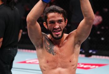 Javier Reyes signe un TKO contre Douglas Silva de Andrade à l'ultime seconde de la première reprise | UFC Fight Night 268