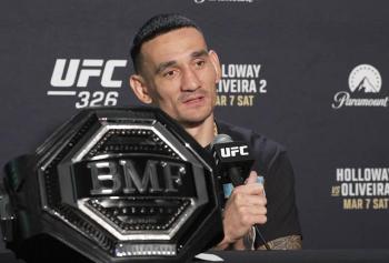 Max Holloway analyse le style agressif de Charles Oliveira et prévoit une réponse chirurgicale | UFC 326