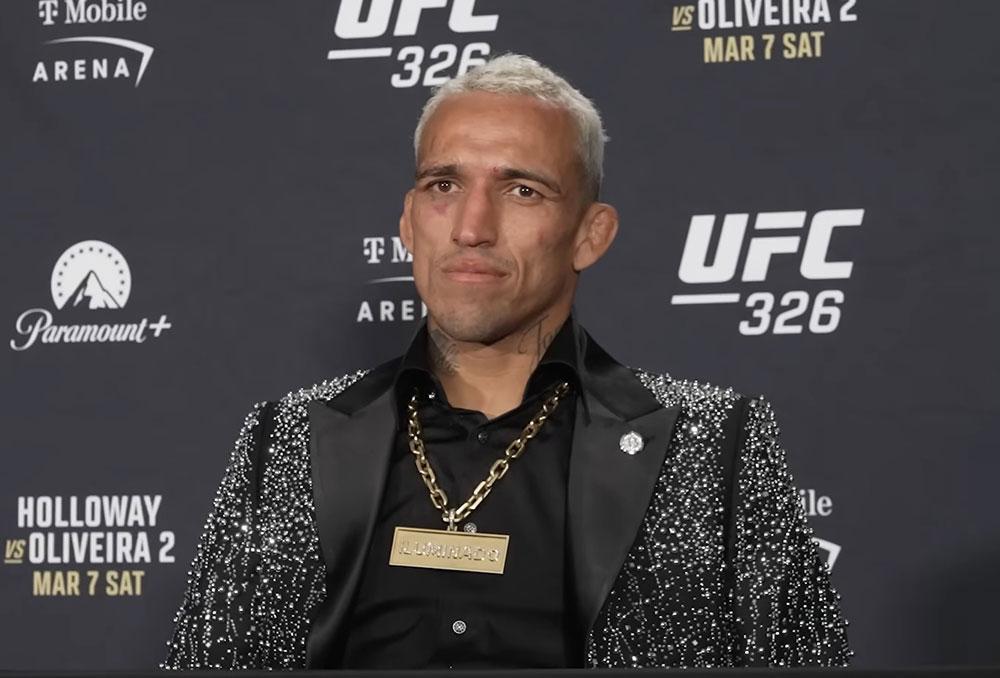 Charles Oliveira rend hommage aux sacrifices de son père après son sacre historique | UFC 326