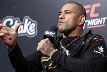 Alex Pereira signe un nouveau contrat de huit combats et exprime sa satisfaction financière