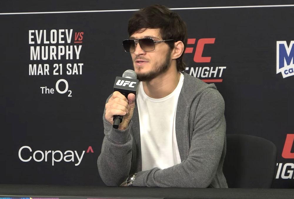 “Seuls les amateurs pensent que je suis ennuyeux” : Movsar Evloev répond aux critiques sur son style | UFC Fight Night 270