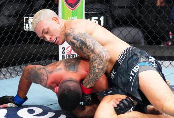 Navajo Stirling inflige un calvaire à Bruno Lopes et signe sa première victoire avant la limite dans l’octogone | UFC Fight Night 271