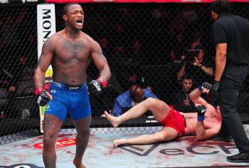 Le rouleau compresseur Terrance McKinney ne laisse aucune chance à Kyle Nelson et s’impose par TKO de manière fulgurante | UFC Fight Night 271