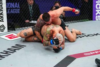 Johnny Eblen bat Bryan Battle par soumission au premier round et se replace dans la course au titre | PFL Pittsburgh