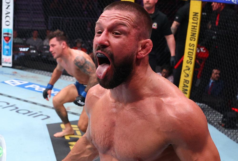 Mateusz Gamrot surclasse Esteban Ribovics avec un étranglement bras-tête magistral lors d’une démonstration de lutte | UFC 327