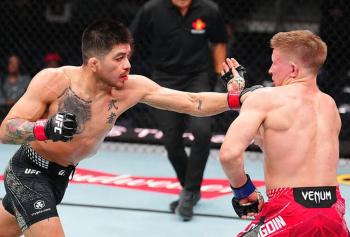 John Castaneda et Mark Vologdin se quittent sur une égalité après un combat intense et riche en rebondissements | UFC Fight Night 273