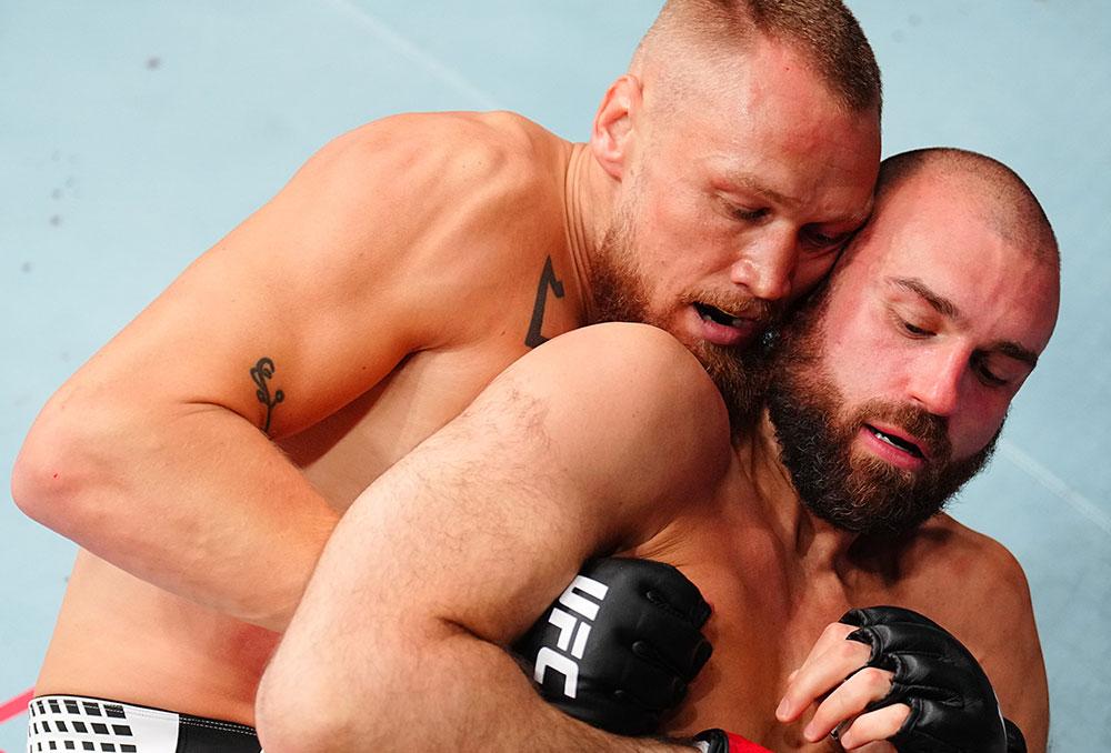 Robert Valentin débloque son compteur à l'UFC en soumettant Julien Leblanc avec une maîtrise technique absolue | UFC Fight Night 273