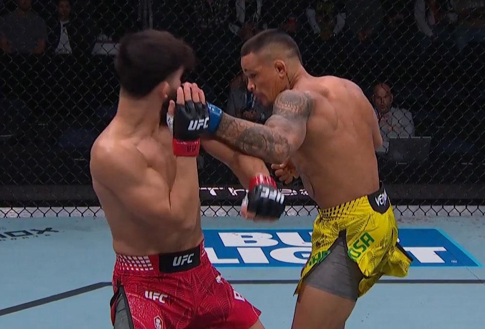 Marcio Barbosa foudroie Dennis Buzukja avec un KO dévastateur dès les premiers échanges de la rencontre | UFC Fight Night 273