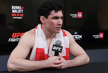 Mike Malott savoure sa victoire contre Gilbert Burns et revient sur l’ambiance électrique lors de son entrée | UFC Fight Night 273