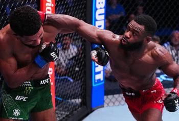 Aljamain Sterling impose sa domination au sol et surclasse Youssef Zalal lors d'un combat à sens unique | UFC Fight Night 274
